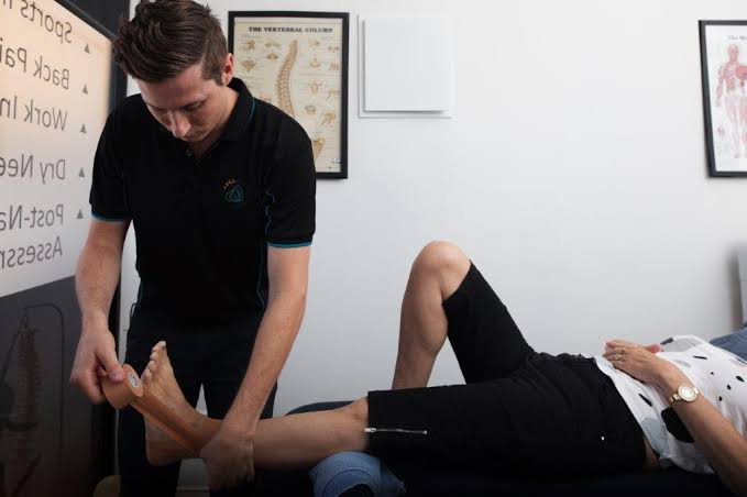 Các bước sơ cứu khi bị lật sơ mi cổ chân
