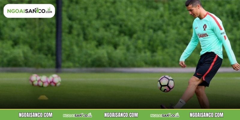 Tập cách tâng bóng 2 chân mang đến nhiều lợi ích