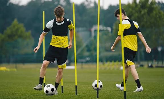 Các nhóm kỹ năng cần luyện trong bóng đá