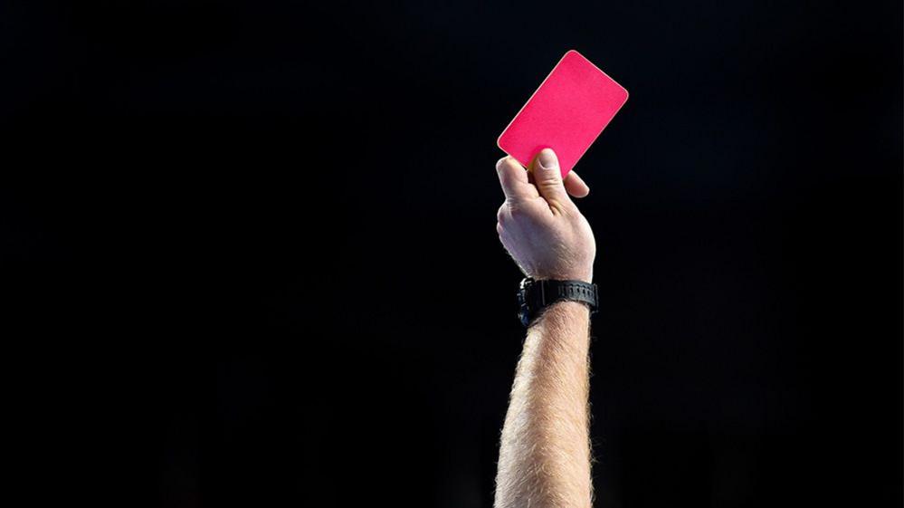 Giải thích thẻ đỏ là gì?