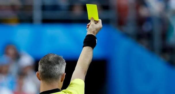 Những lỗi nào bị phạt thẻ vàng?
