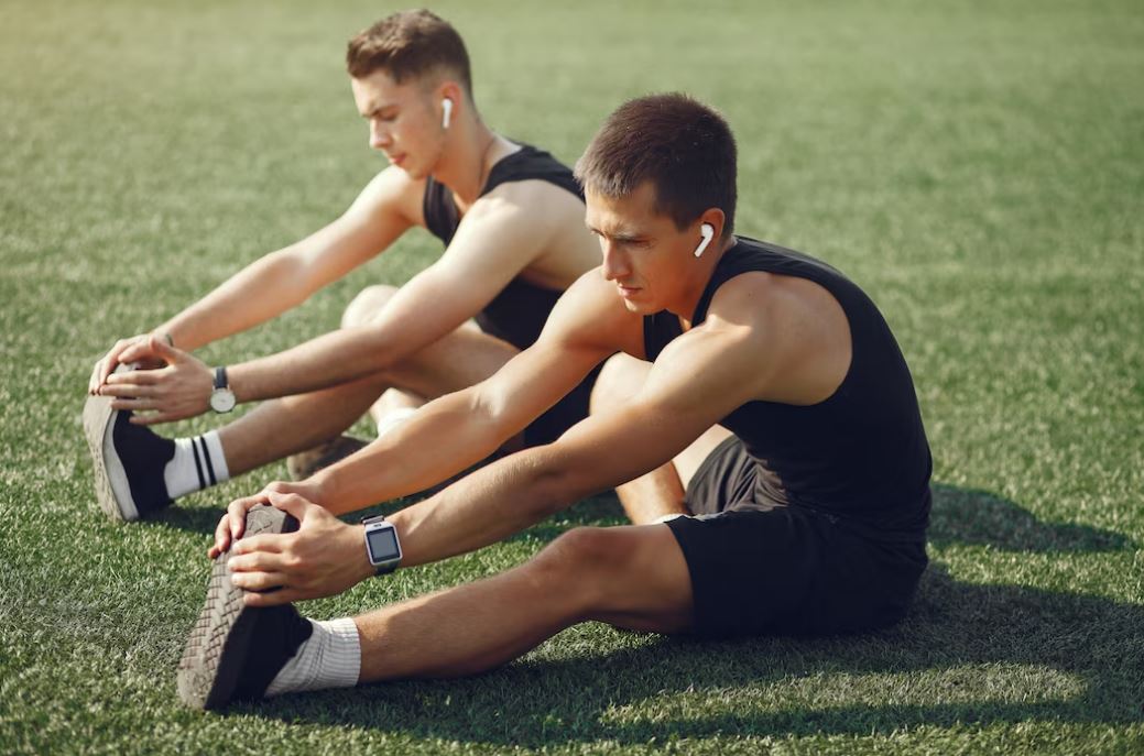 Trước khi giãn cơ sau đá bóng cần lưu ý gì?